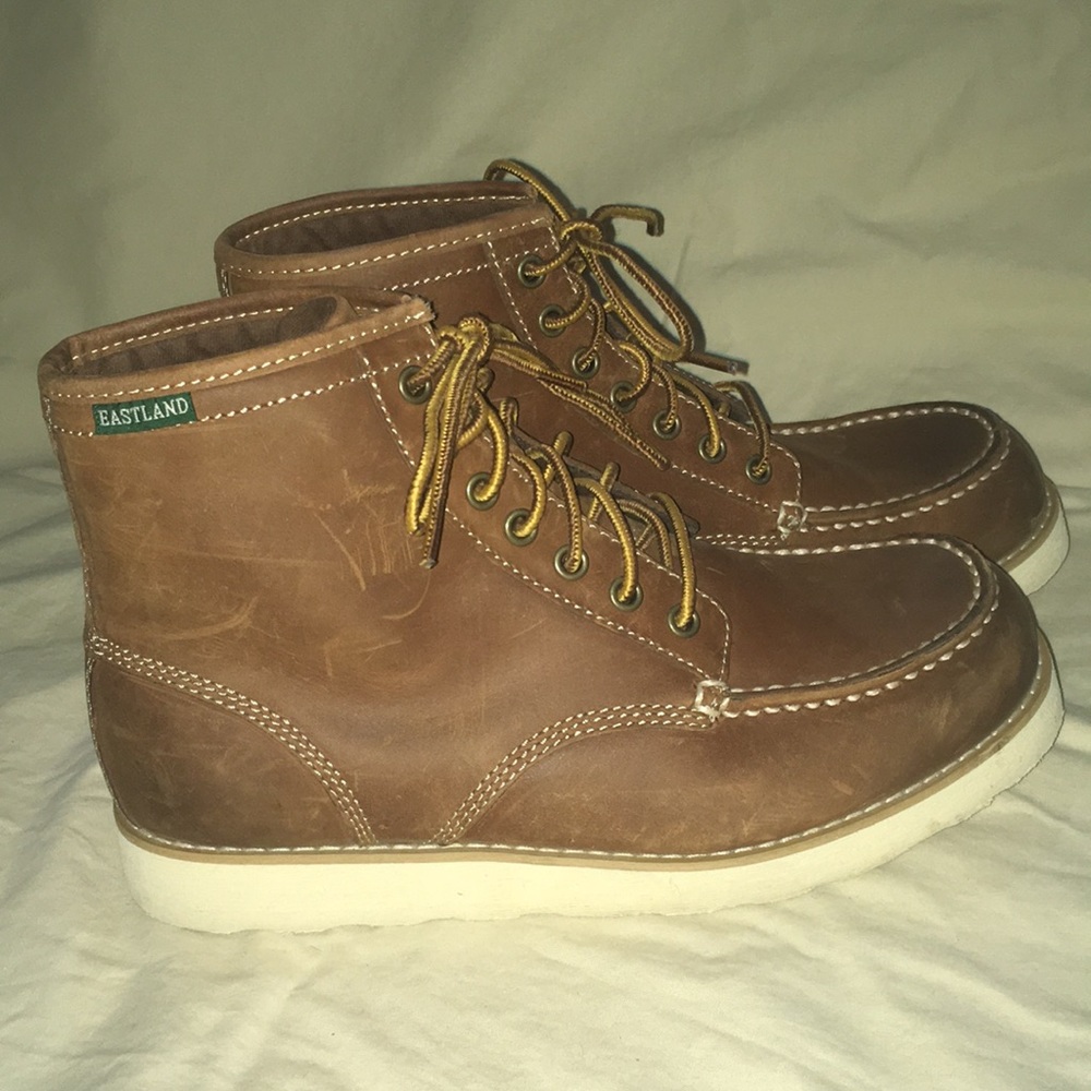 Eastland women’s“Lumber Up” boots